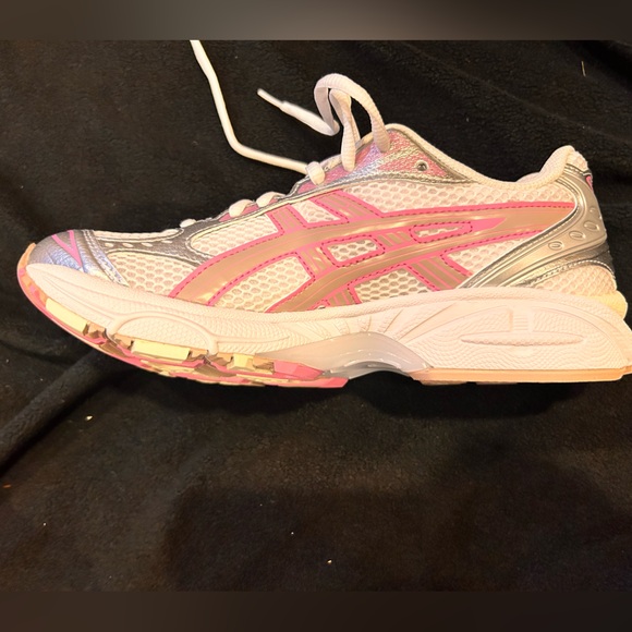 ASICS - Picture 3 of 4